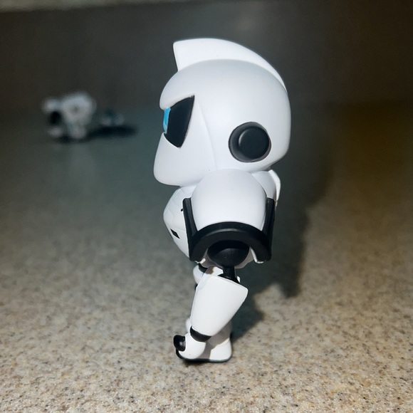 2019 Ratchet & Clank Enemy Robot “Electroid” comes w/ Accessories collectible - Picture 13 of 14